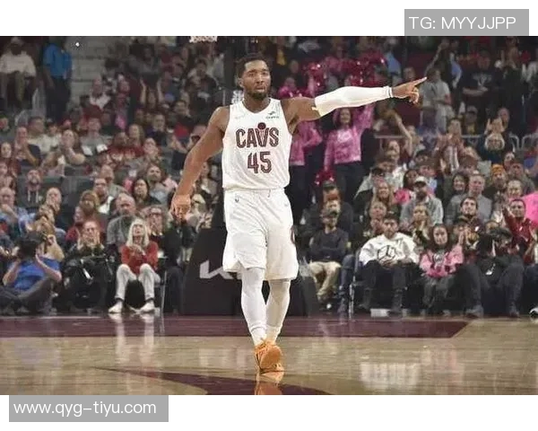 米切尔复出大爆发砍37分助队止连败八记三分展现超强火力